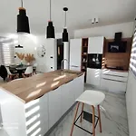 Vine - New Luxury House In A Oasis *