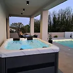 Villa Vine - New Luxury House In A Oasis