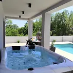 Villa Vine - New Luxury House In A Oasis