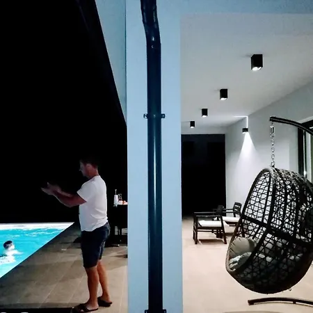 Vine - New Luxury House In A Oasis *