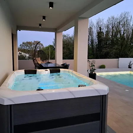 Villa Vine - New Luxury House In A Oasis