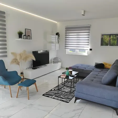 Vine - New Luxury House In A Oasis *