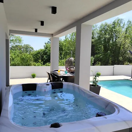 Villa Vine - New Luxury House In A Oasis